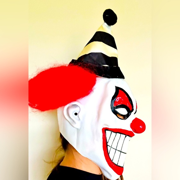 Chester The Evil Clown Mask, Glow In The Dark - Mask - Picture 2 of 4